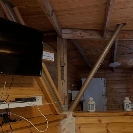 בקתת עץ בחורש במנות - דום גיאודזי - Wooden Cabin In Manot المظهر الخارجي الصورة