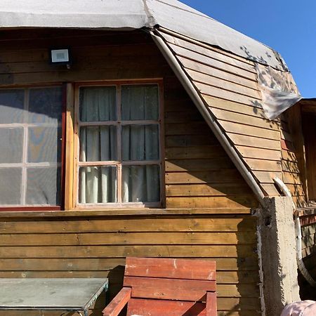 בקתת עץ בחורש במנות - דום גיאודזי - Wooden Cabin In Manot المظهر الخارجي الصورة