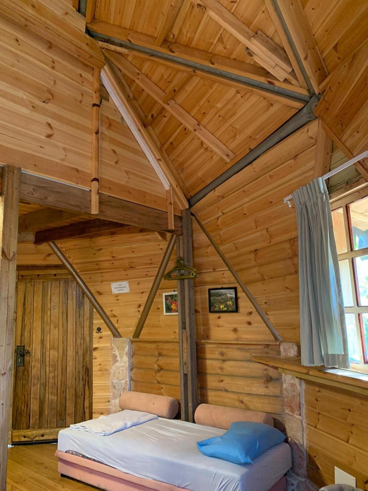 בקתת עץ בחורש במנות - דום גיאודזי - Wooden Cabin In Manot المظهر الخارجي الصورة